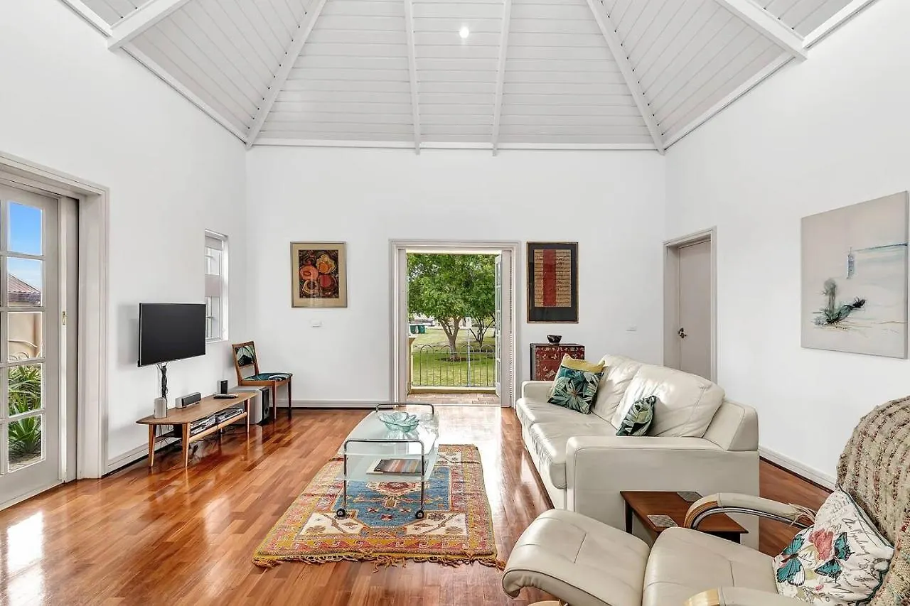 Apartment Time And Tide Hideaway - A Spacious Beachside Escape Adelaide