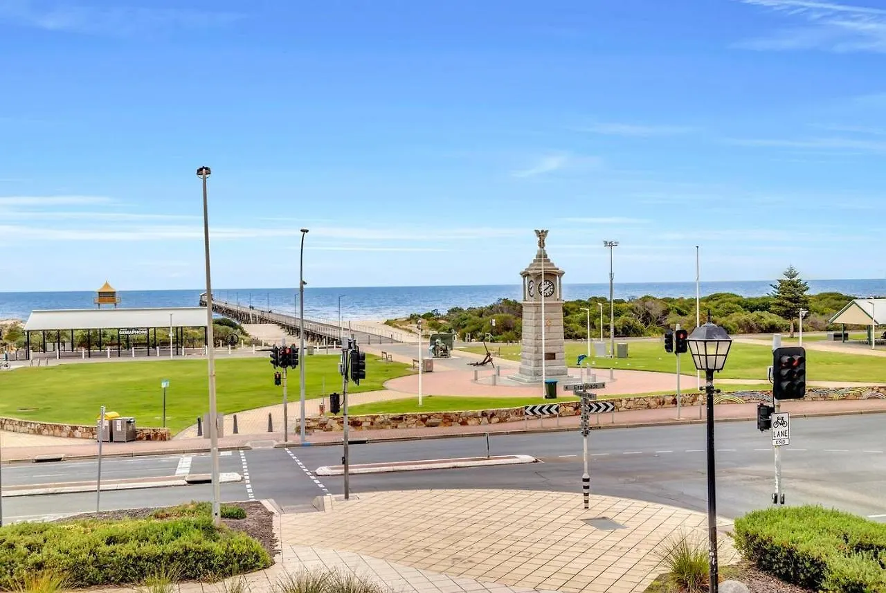 Apartment Time And Tide Hideaway - A Spacious Beachside Escape Adelaide