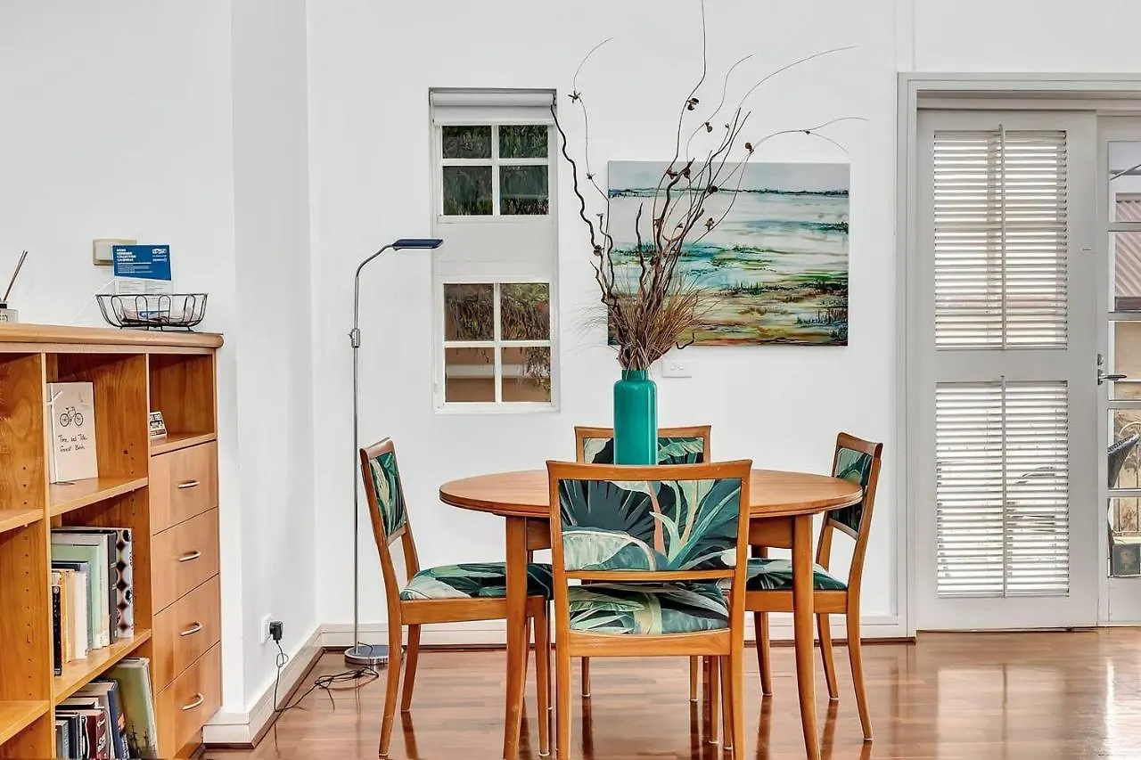 Time And Tide Hideaway - A Spacious Beachside Escape 애들레이드 아파트